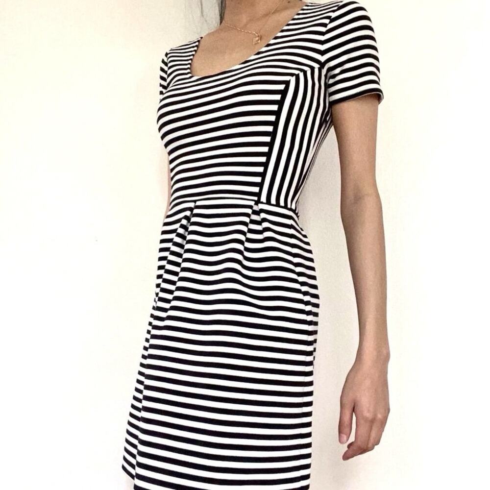J. Crew black white striped short sleeve a-line mini dress size 4
b51